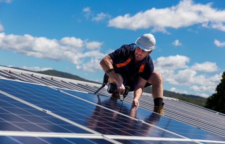 Tasmania backs solar schools