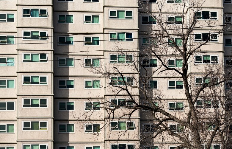 1,000 complaints about Vic public housing in 12 months