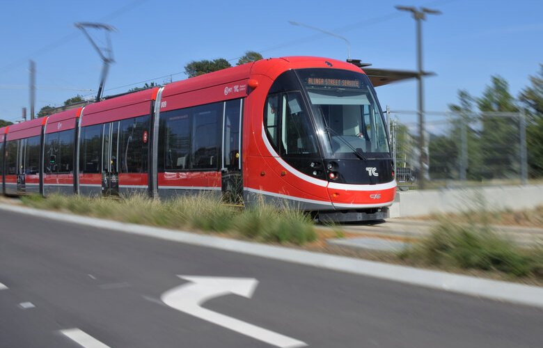 ACT govt report says Canberra light rail delivering benefits